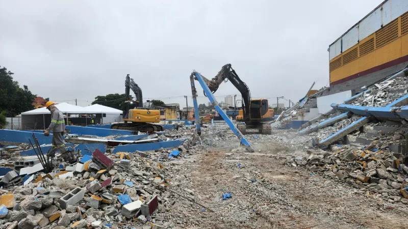 Demolição de casas antigas