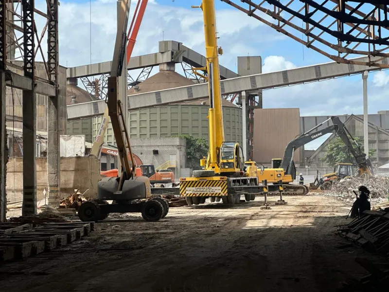 Demolição pesada industrial